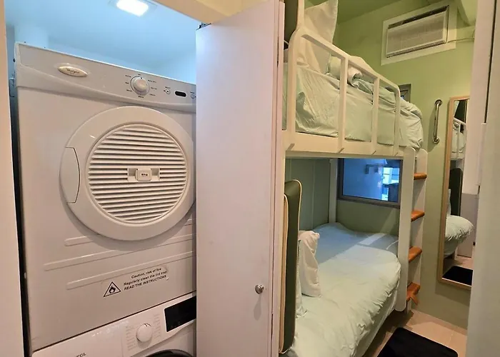 Modern 4br In Bgc Walk To Shangrila And Ascot Apartment