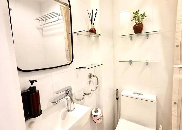 Modern 4br In Bgc Walk To Shangrila And Ascot