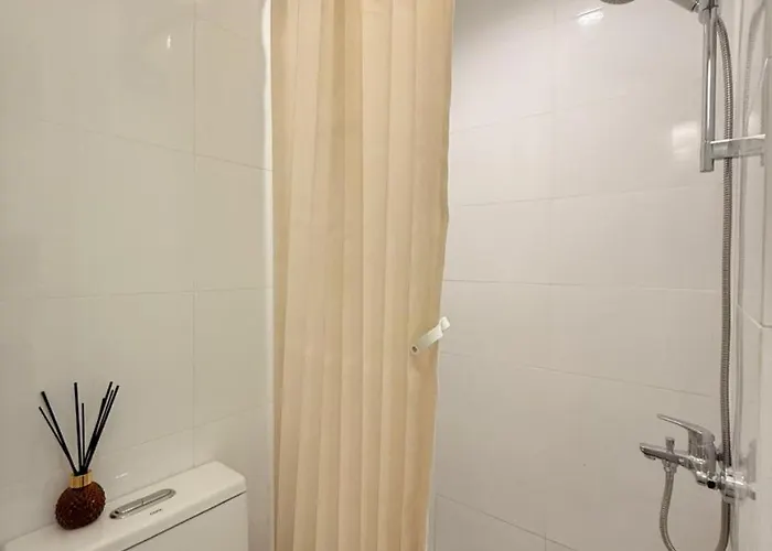 Modern 4br In Bgc Walk To Shangrila And Ascot Apartment *