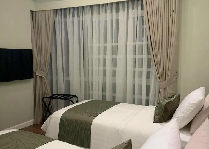 Modern 4br In Bgc Walk To Shangrila And Ascot *
