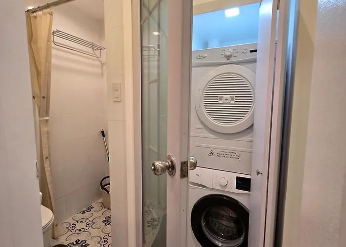 Modern 4br In Bgc Walk To Shangrila And Ascot Apartment *