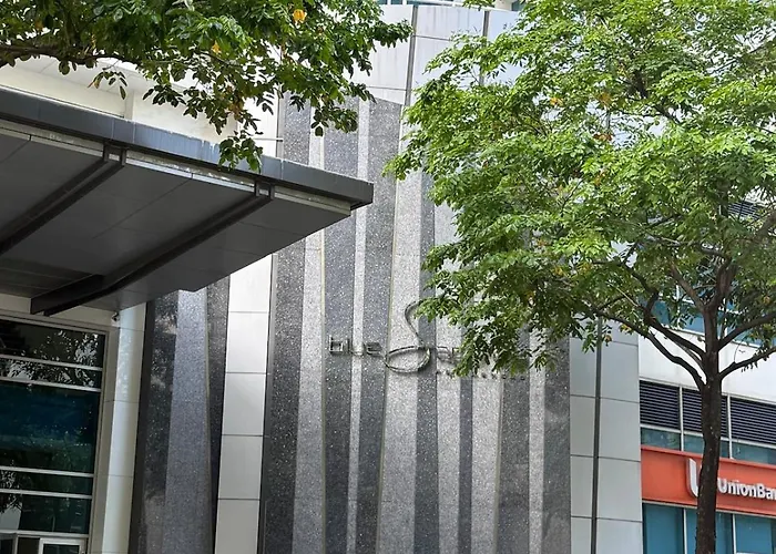 Modern 4br In Bgc Walk To Shangrila And Ascot