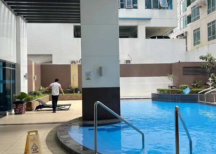 Modern 4br In Bgc Walk To Shangrila And Ascot
