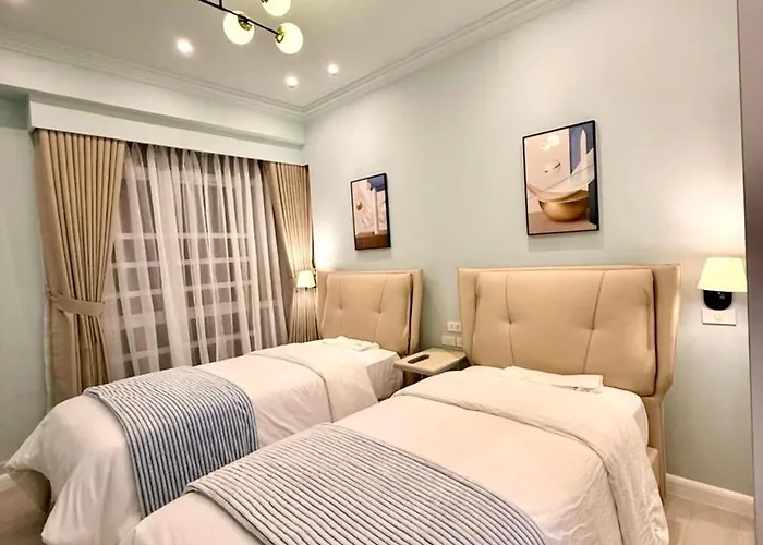 Modern 4br In Bgc Walk To Shangrila And Ascot Manila
