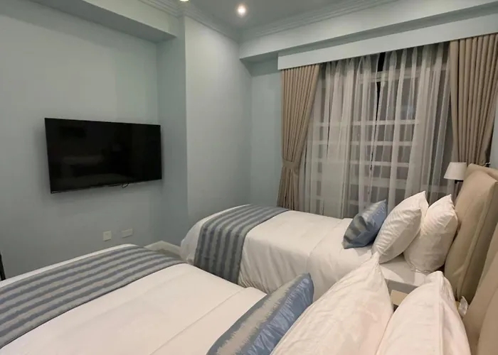 Modern 4br In Bgc Walk To Shangrila And Ascot Manila