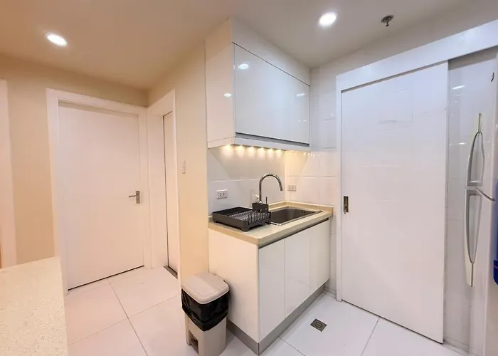 Modern 4br In Bgc Walk To Shangrila And Ascot