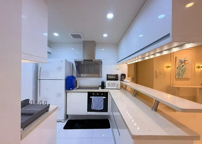 Apartment Modern 4br In Bgc Walk To Shangrila And Ascot