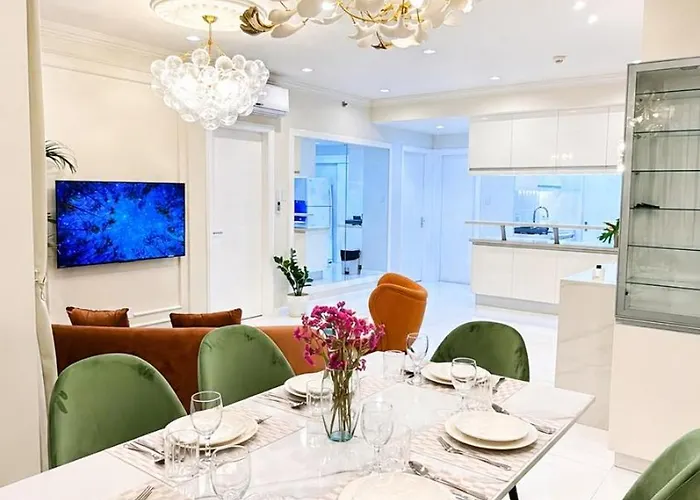 Modern 4br In Bgc Walk To Shangrila And Ascot Apartment